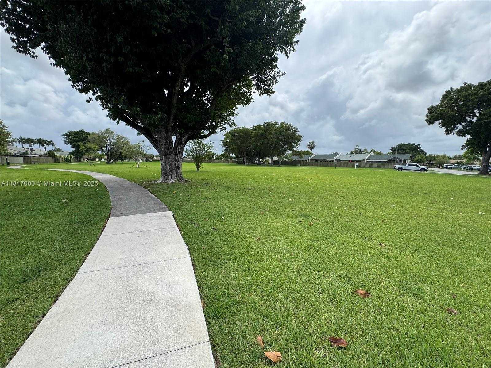 Small Image of 11002 SOUTH WEST 122ND PL #11002, Miami Number 20