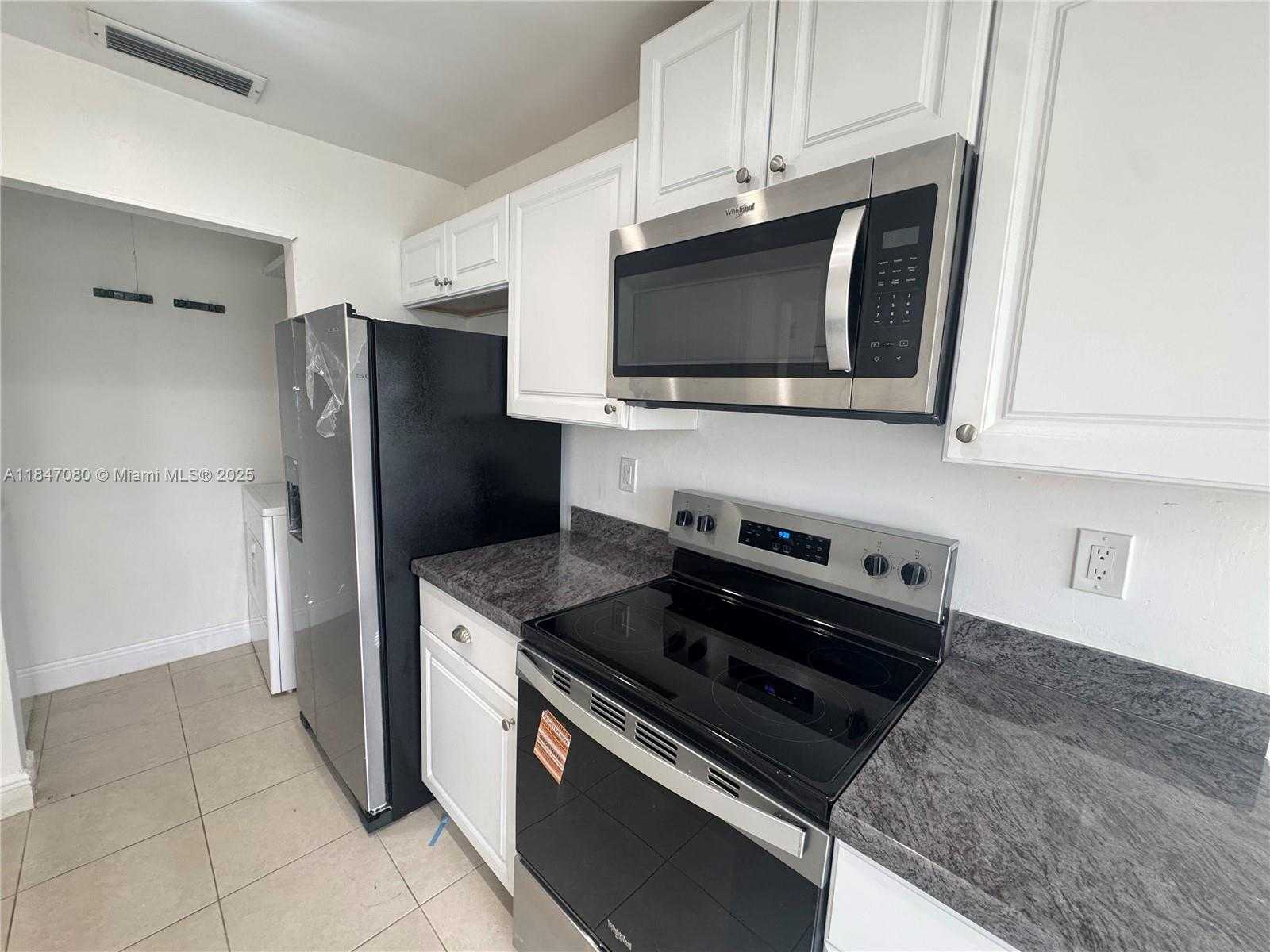 Small Image of 11002 SOUTH WEST 122ND PL #11002, Miami Number 4