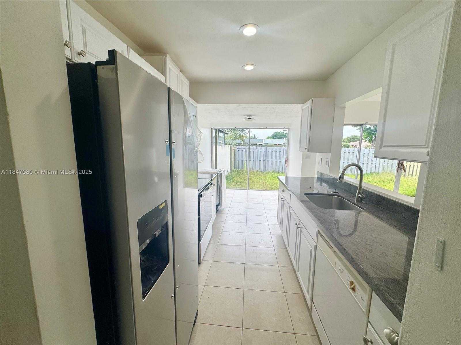 Small Image of 11002 SOUTH WEST 122ND PL #11002, Miami Number 5