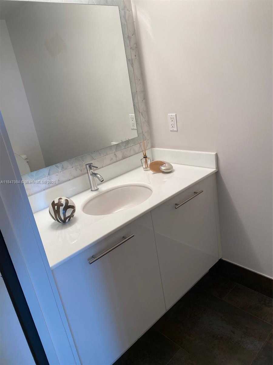 Small Image of 92 SOUTH WEST 3RD ST #3610, Miami Number 26