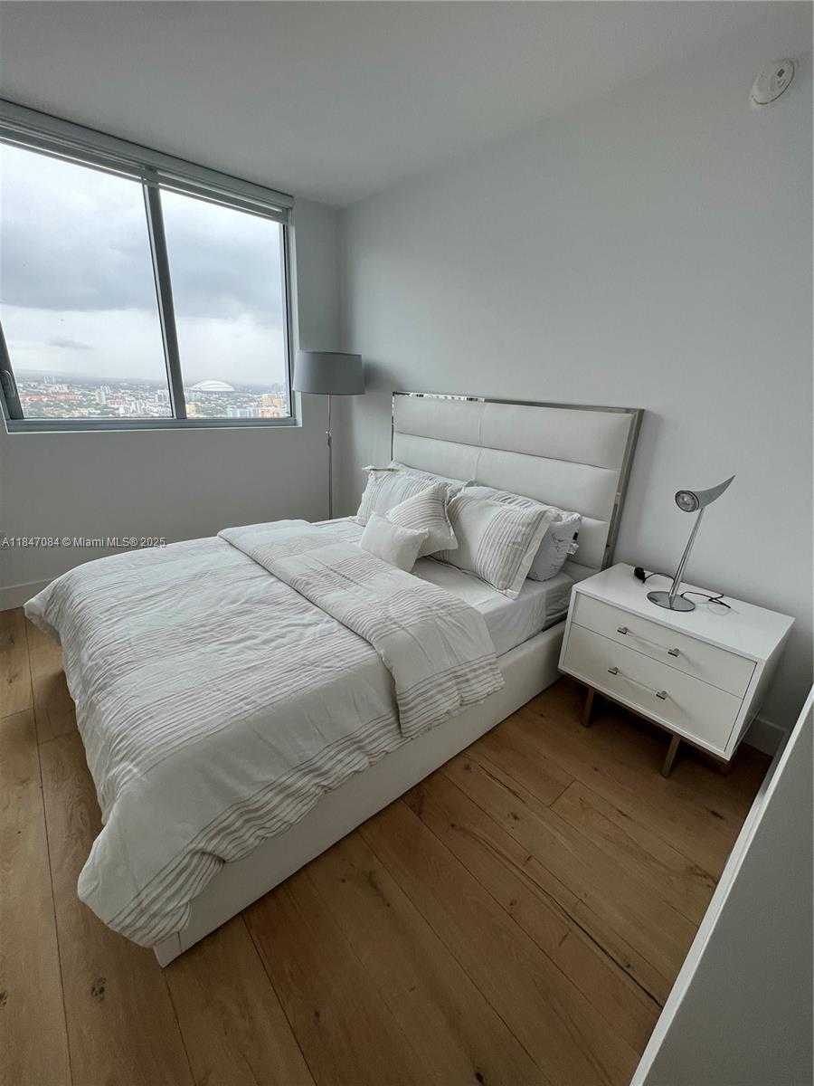 Small Image of 92 SOUTH WEST 3RD ST #3610, Miami Number 33