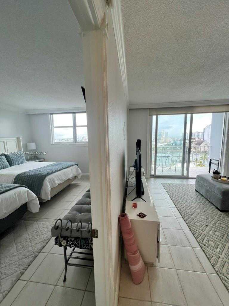 Small Image of 6900 BAY DR #10H, Miami Beach Number 10