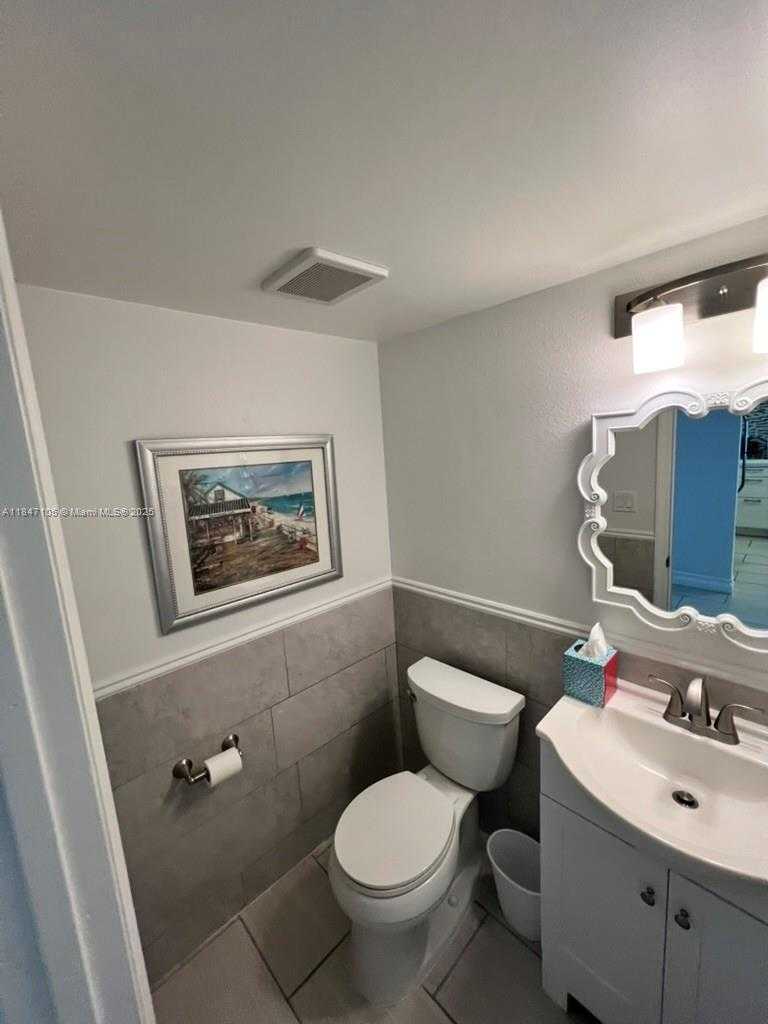 Small Image of 6900 BAY DR #10H, Miami Beach Number 11
