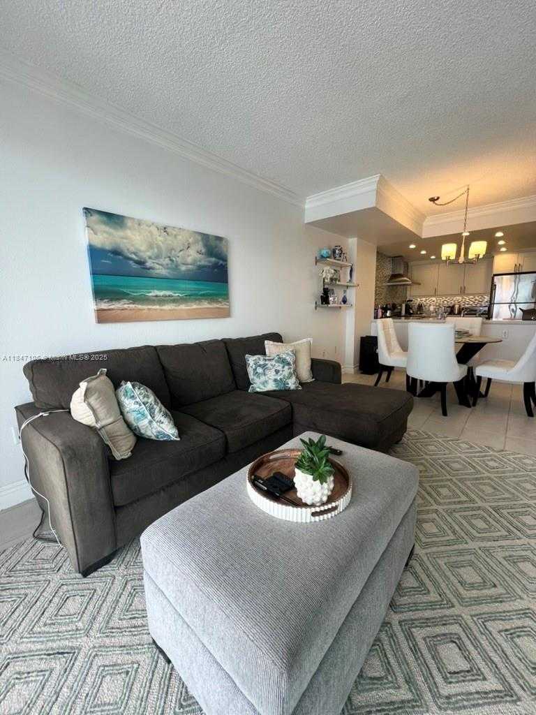 Small Image of 6900 BAY DR #10H, Miami Beach Number 12