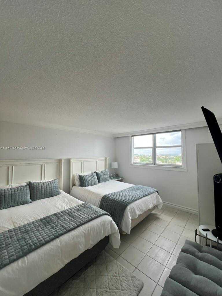 Small Image of 6900 BAY DR #10H, Miami Beach Number 15