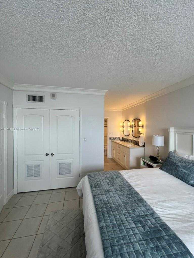 Small Image of 6900 BAY DR #10H, Miami Beach Number 16