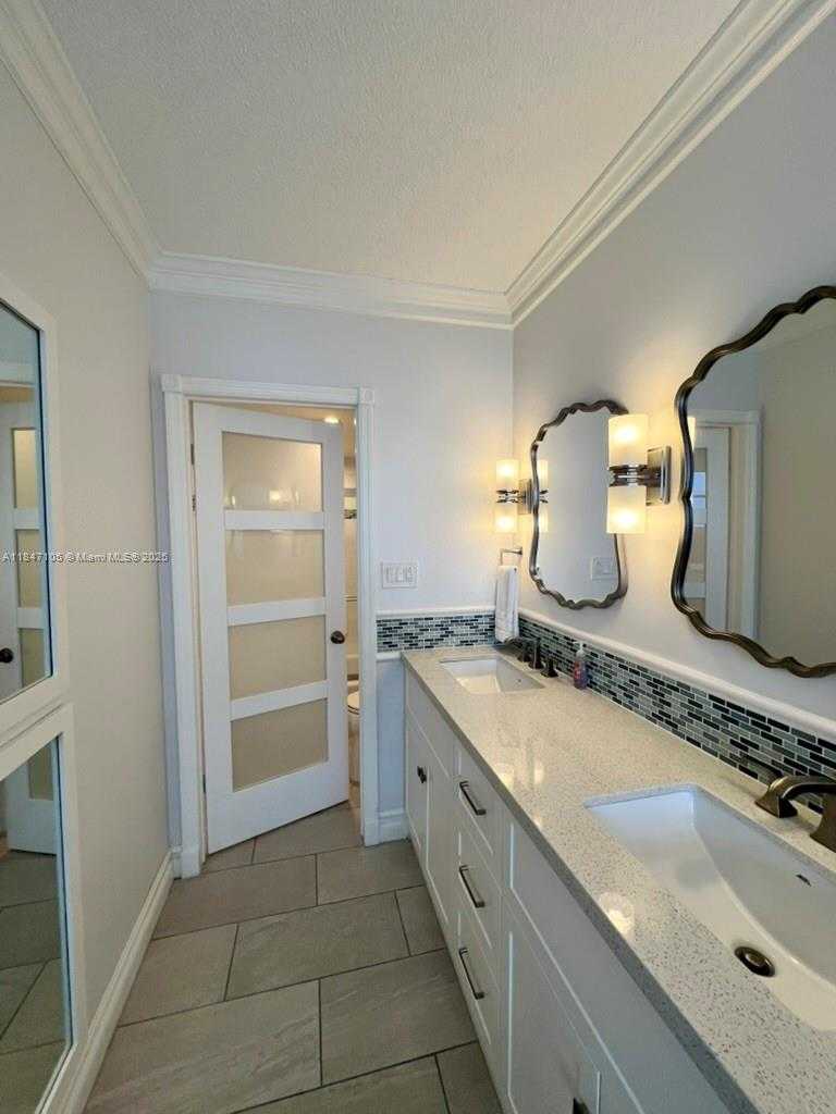 Small Image of 6900 BAY DR #10H, Miami Beach Number 18