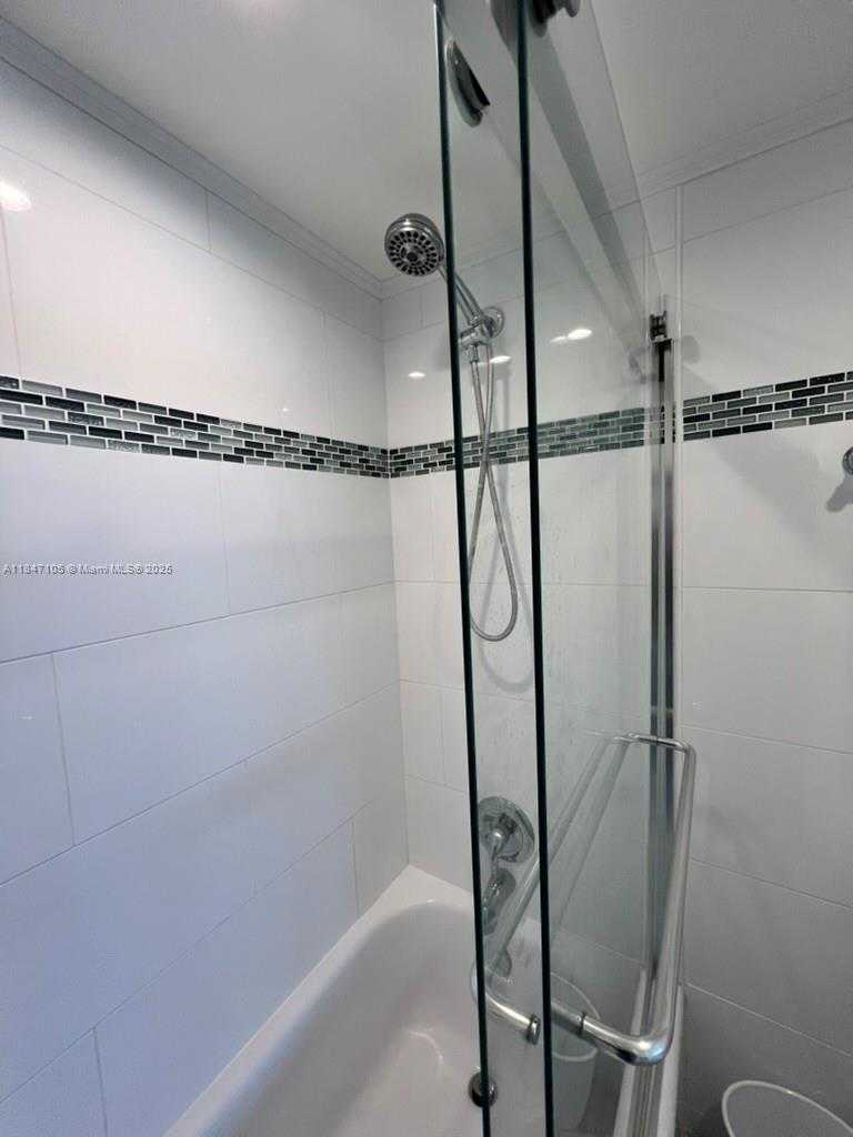 Small Image of 6900 BAY DR #10H, Miami Beach Number 20