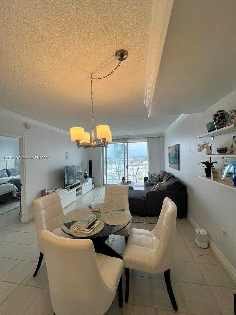 Small Image of 6900 BAY DR #10H, Miami Beach Number 4