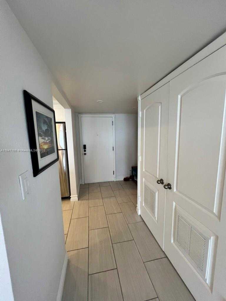 Small Image of 6900 BAY DR #10H, Miami Beach Number 5