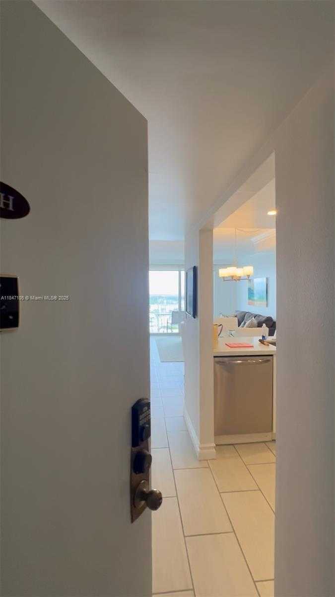 Small Image of 6900 BAY DR #10H, Miami Beach Number 9
