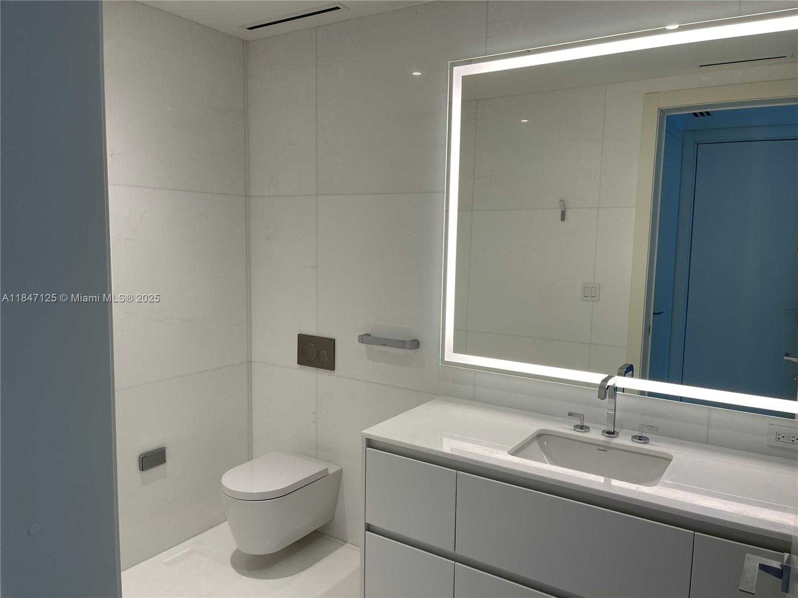 Small Image of 300 BISCAYNE BOULEVARD WAY #606E, Miami Number 12