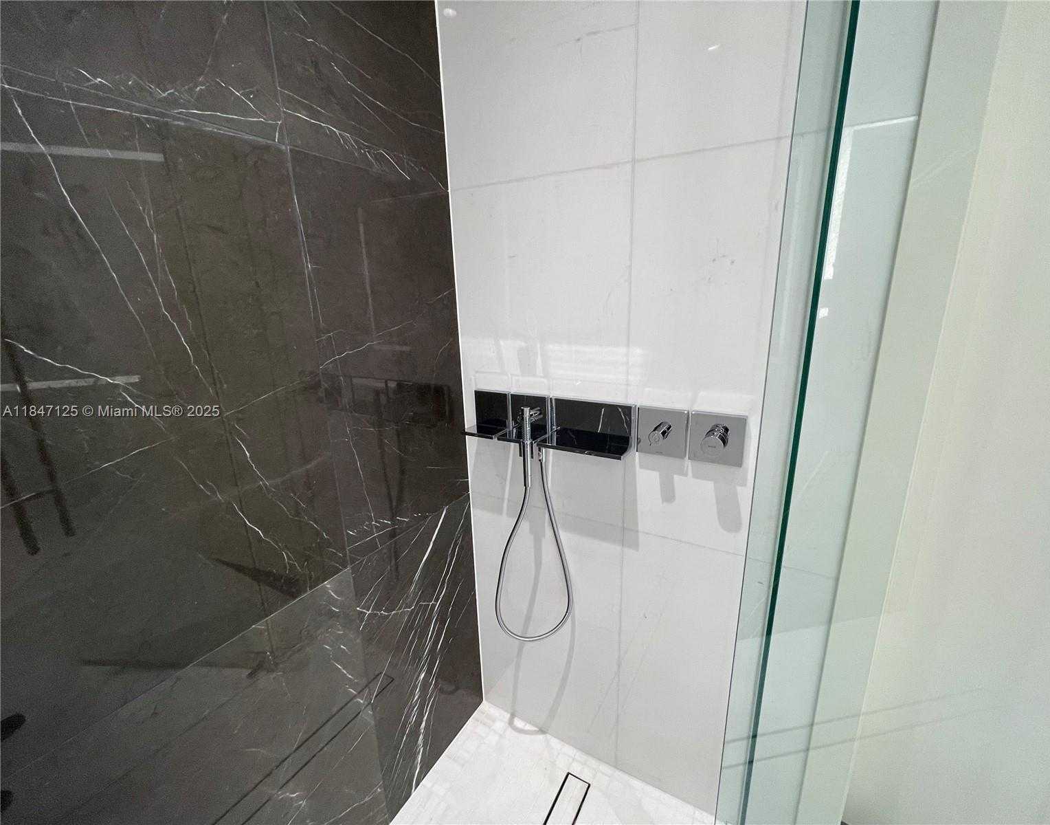Small Image of 300 BISCAYNE BOULEVARD WAY #606E, Miami Number 15