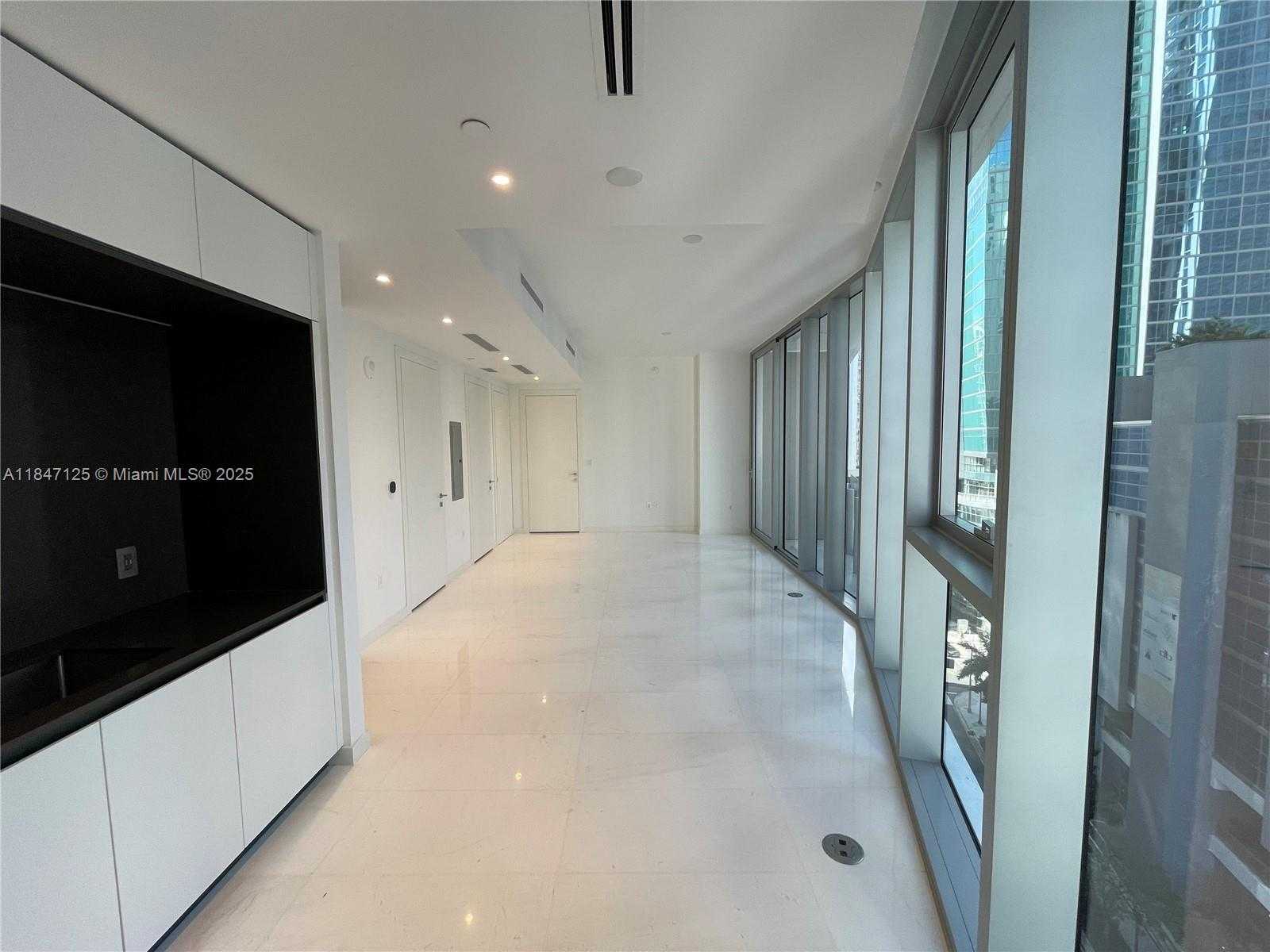Small Image of 300 BISCAYNE BOULEVARD WAY #606E, Miami Number 17