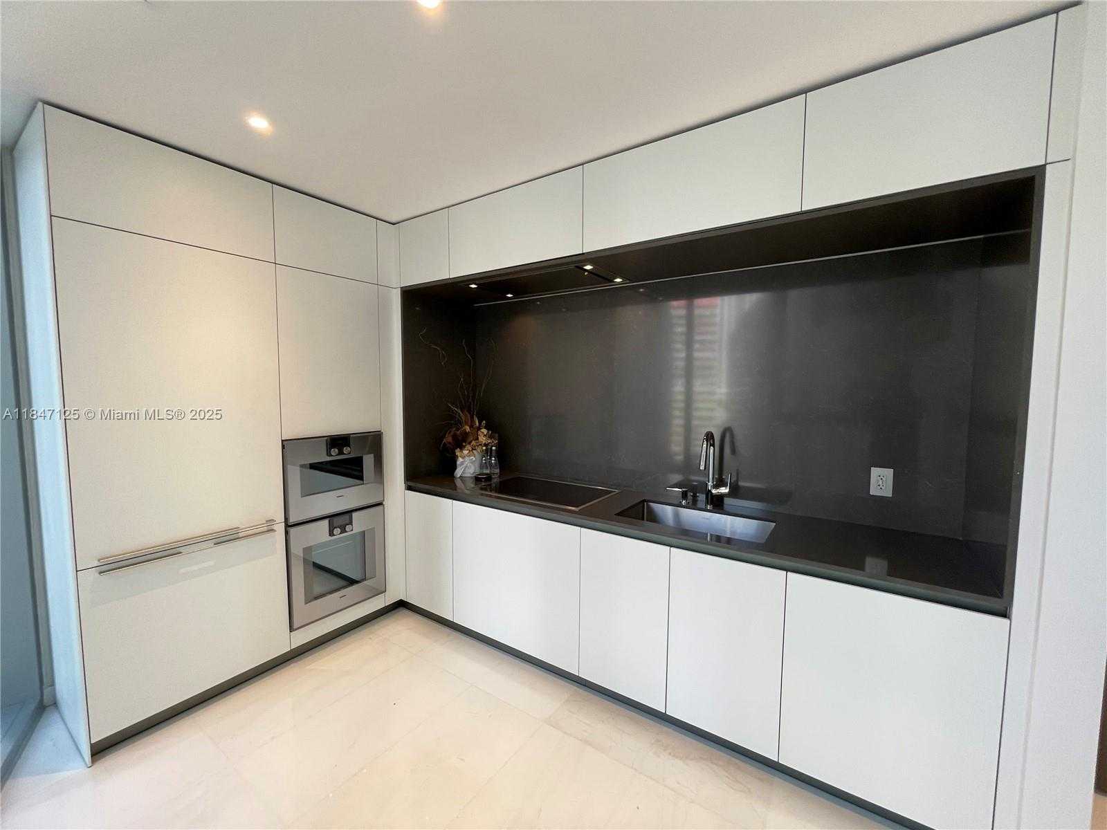 Small Image of 300 BISCAYNE BOULEVARD WAY #606E, Miami Number 18