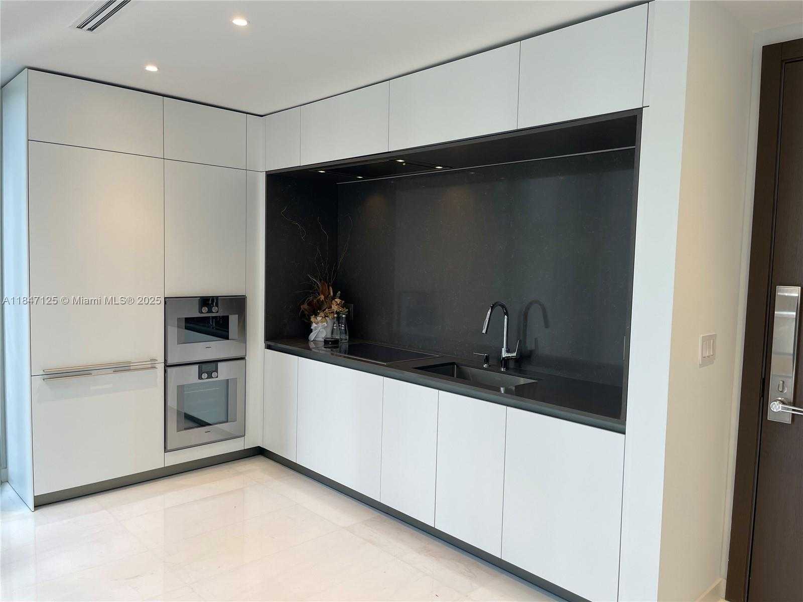 Small Image of 300 BISCAYNE BOULEVARD WAY #606E, Miami Number 2