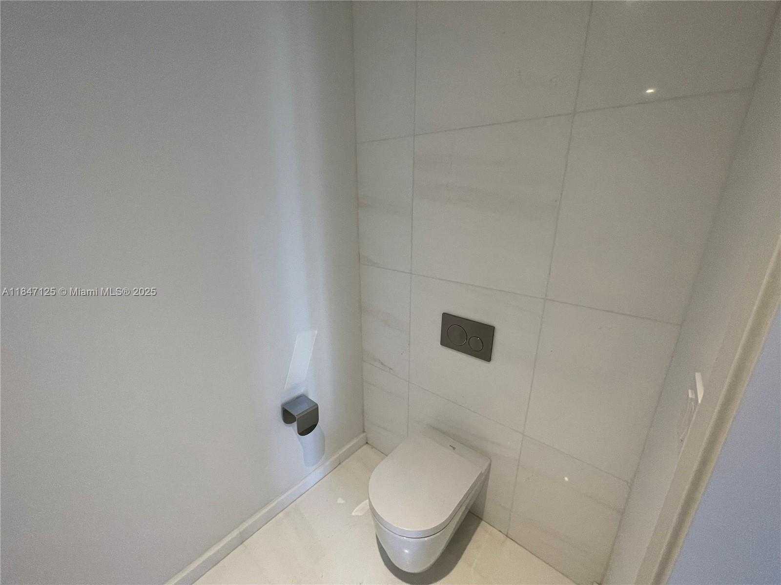 Small Image of 300 BISCAYNE BOULEVARD WAY #606E, Miami Number 20