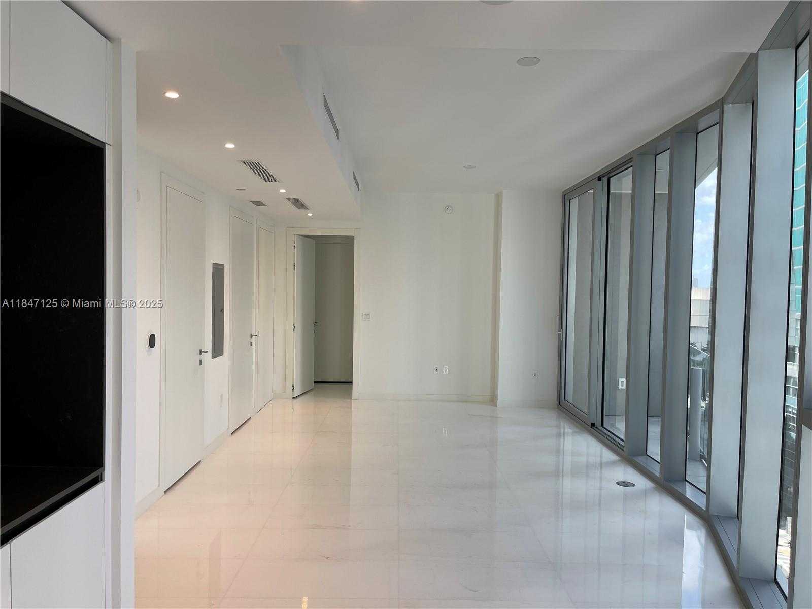 Small Image of 300 BISCAYNE BOULEVARD WAY #606E, Miami Number 3