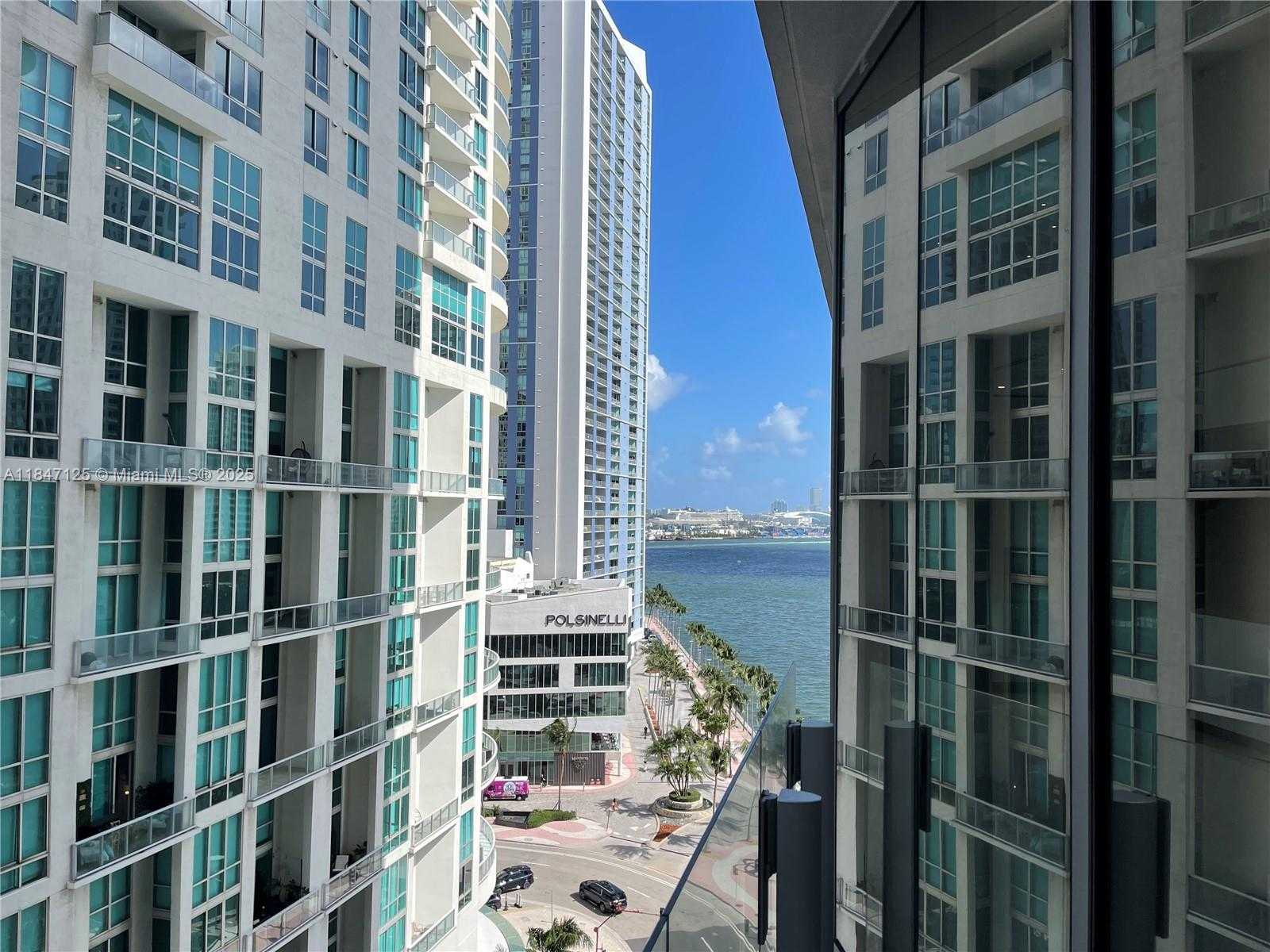 Small Image of 300 BISCAYNE BOULEVARD WAY #606E, Miami Number 4