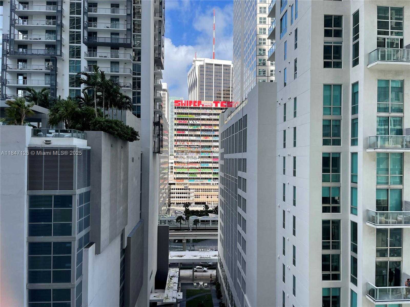 Small Image of 300 BISCAYNE BOULEVARD WAY #606E, Miami Number 5