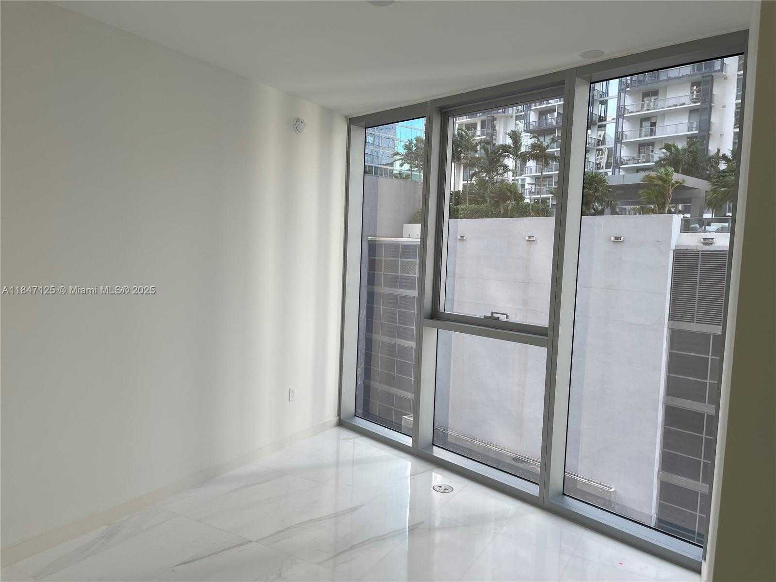 Small Image of 300 BISCAYNE BOULEVARD WAY #606E, Miami Number 7