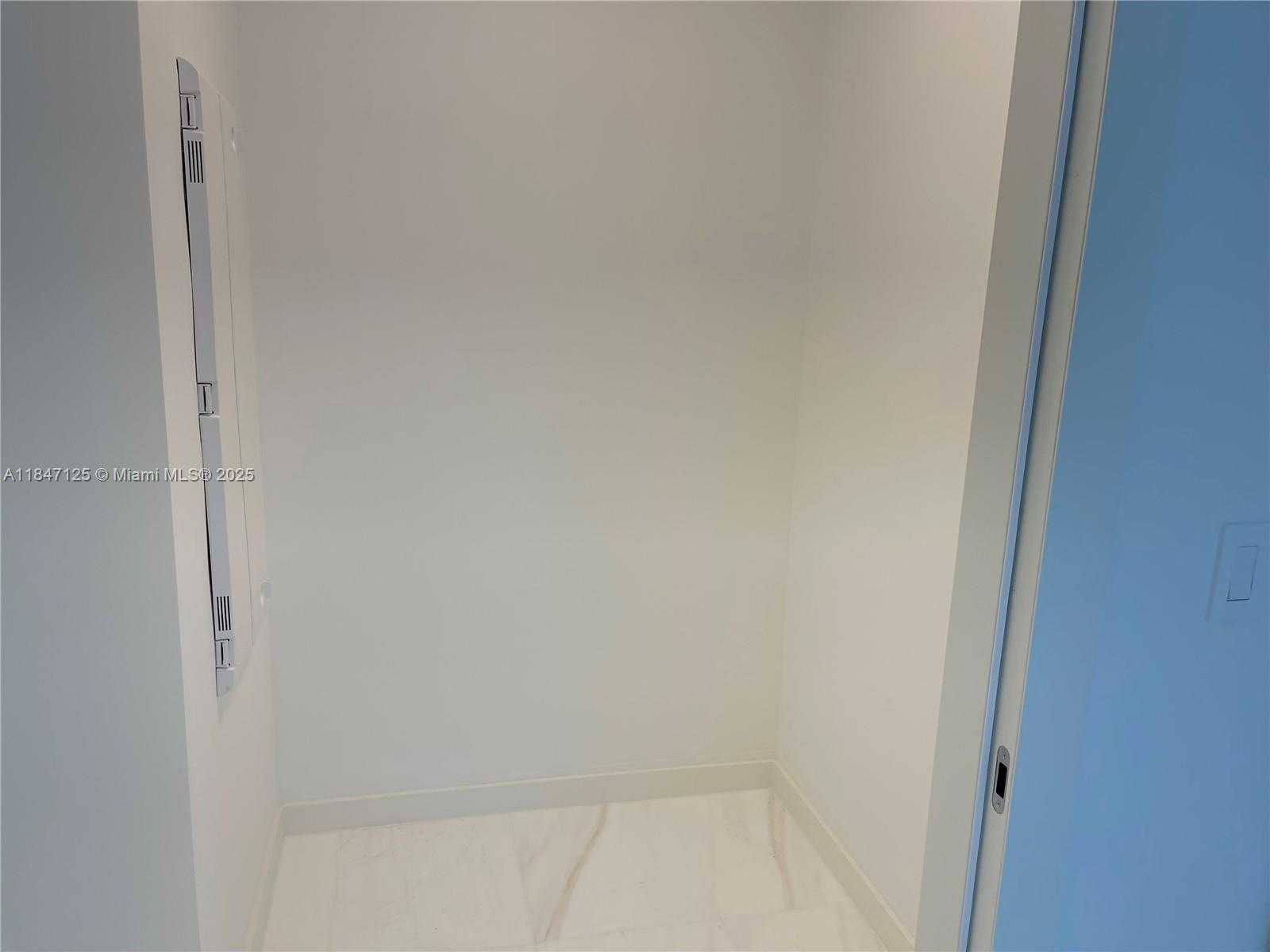 Small Image of 300 BISCAYNE BOULEVARD WAY #606E, Miami Number 8
