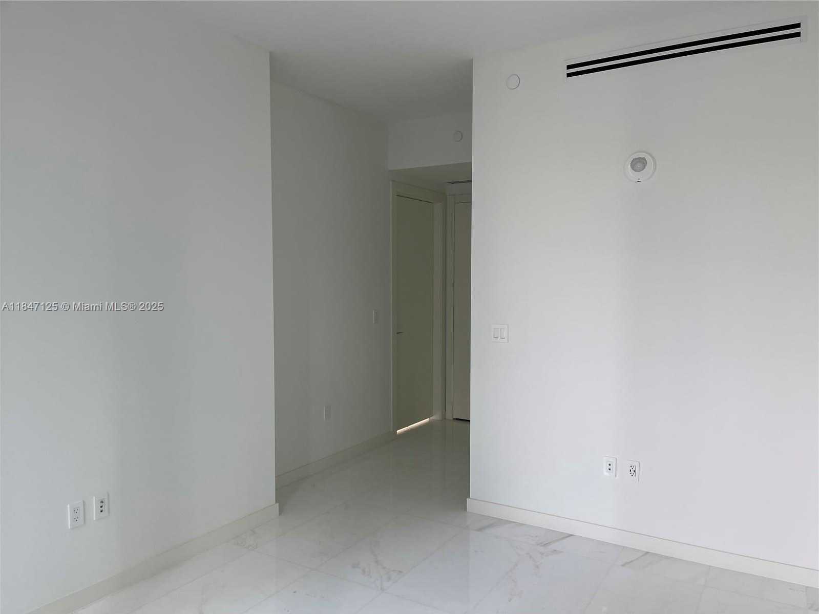 Small Image of 300 BISCAYNE BOULEVARD WAY #606E, Miami Number 9