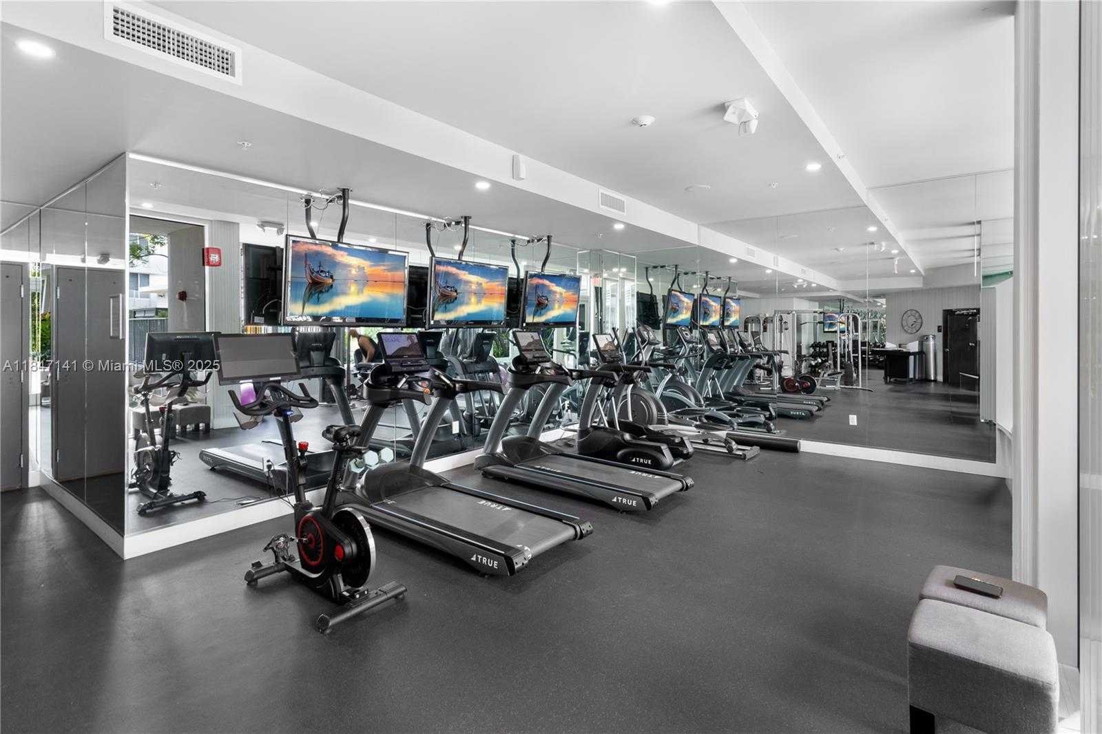 Small Image of 2155 WASHINGTON CT #201, Miami Beach Number 21