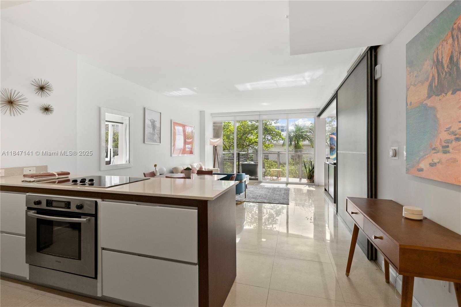 Small Image of 2155 WASHINGTON CT #201, Miami Beach Number 6