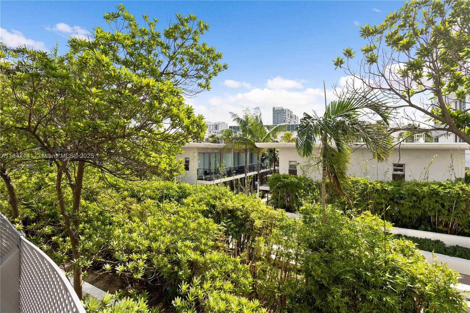 Small Image of 2155 WASHINGTON CT #201, Miami Beach Number 9