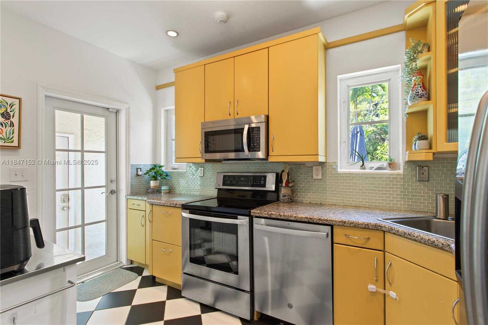 Small Image of 604 ALCAZAR AVE, Coral Gables Number 11
