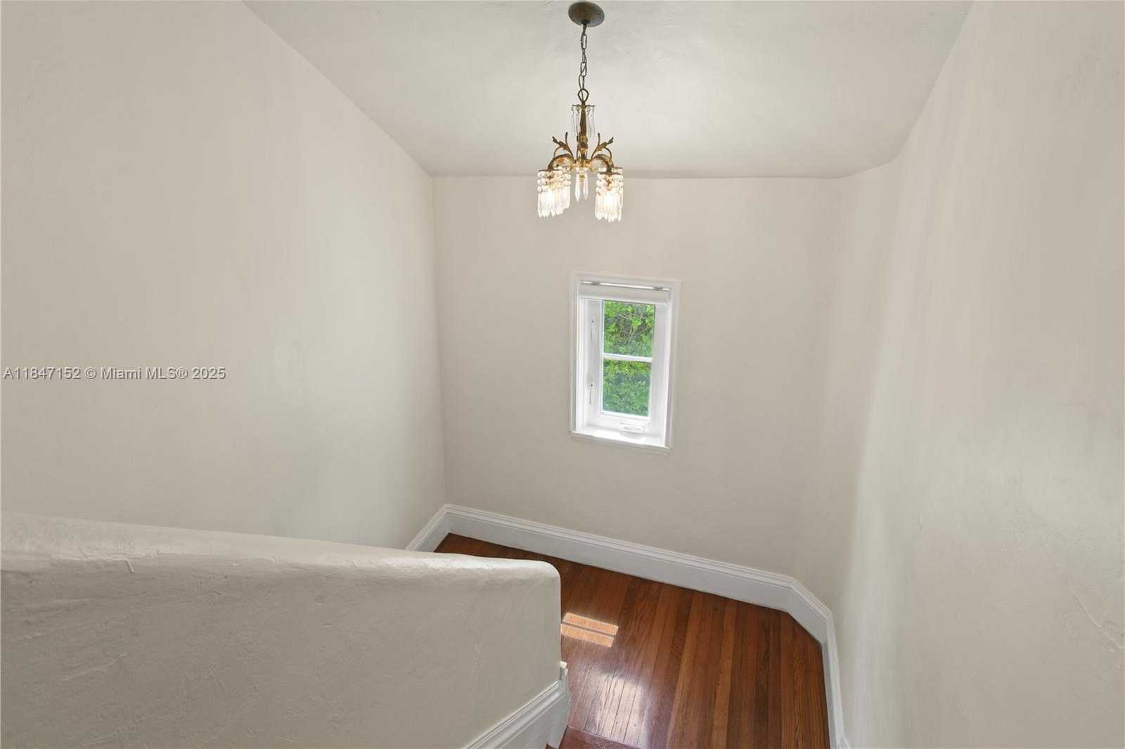 Small Image of 604 ALCAZAR AVE, Coral Gables Number 20