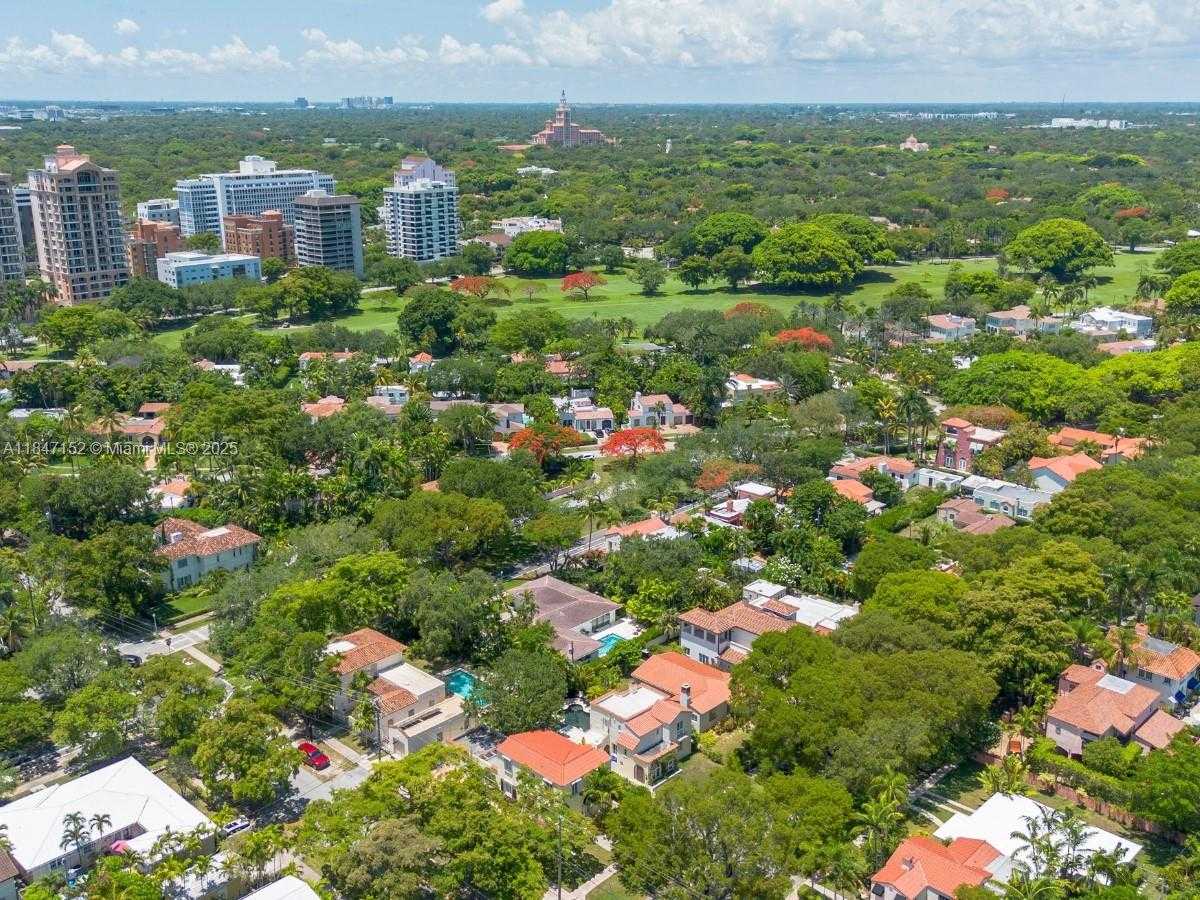 Small Image of 604 ALCAZAR AVE, Coral Gables Number 44