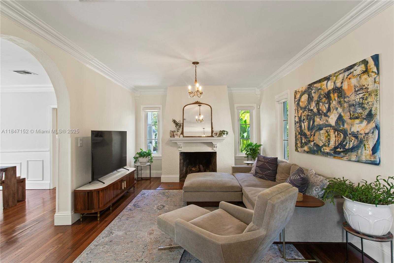 Small Image of 604 ALCAZAR AVE, Coral Gables Number 5