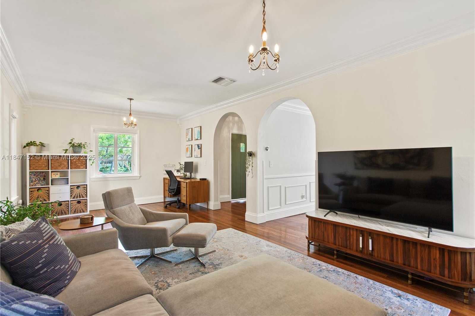Small Image of 604 ALCAZAR AVE, Coral Gables Number 9