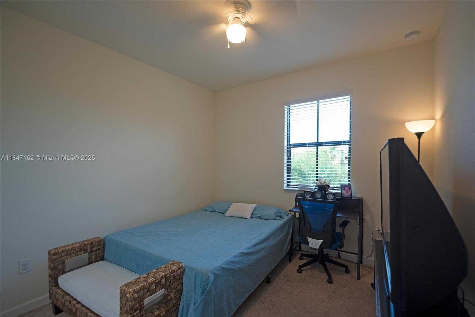 Small Image of 532 SOUTH EAST 34TH TER, Homestead Number 13