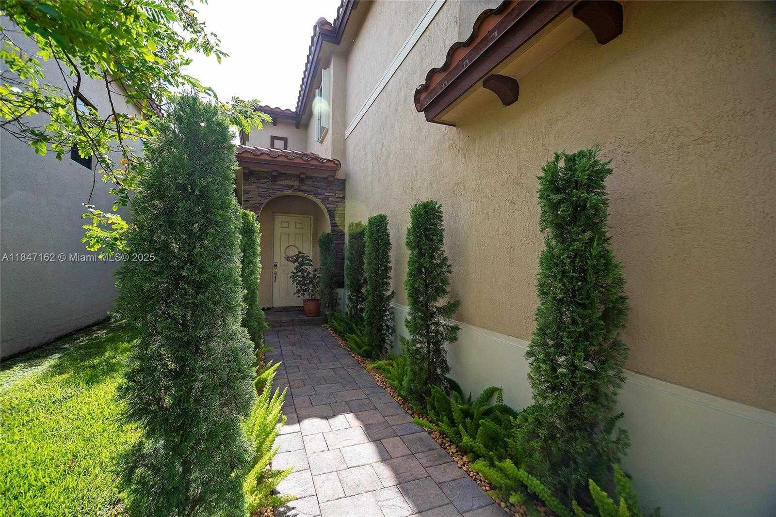 Small Image of 532 SOUTH EAST 34TH TER, Homestead Number 2