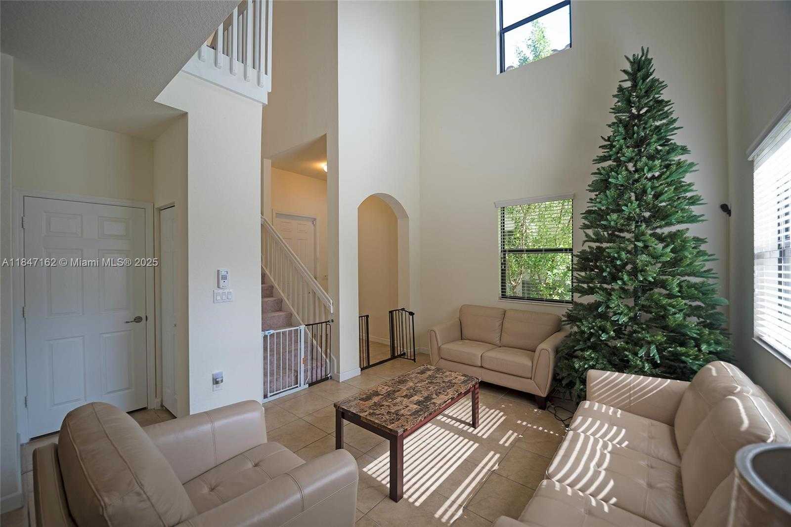 Small Image of 532 SOUTH EAST 34TH TER, Homestead Number 3