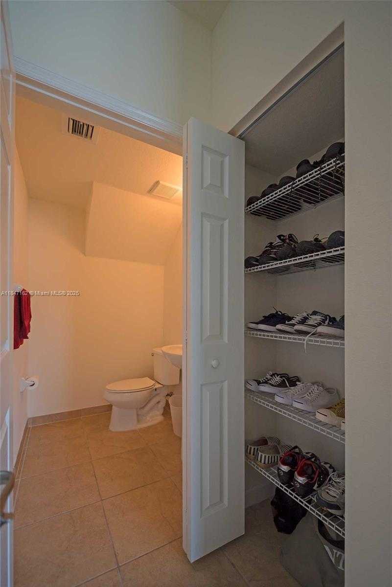 Small Image of 532 SOUTH EAST 34TH TER, Homestead Number 7