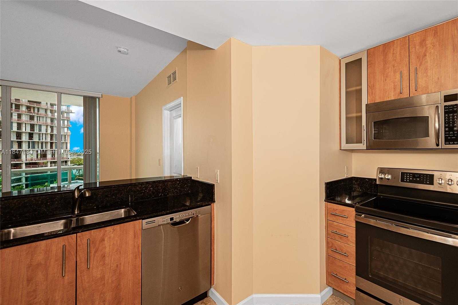 Small Image of 7900 HARBOR ISLAND DR #618, North Bay Village Number 8
