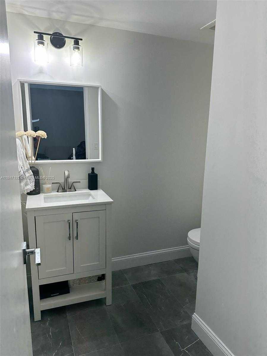 Small Image of 185 SOUTH WEST 7TH ST #4105, Miami Number 32