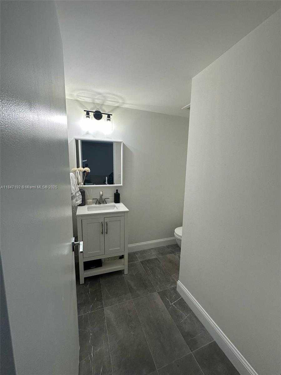 Small Image of 185 SOUTH WEST 7TH ST #4105, Miami Number 33