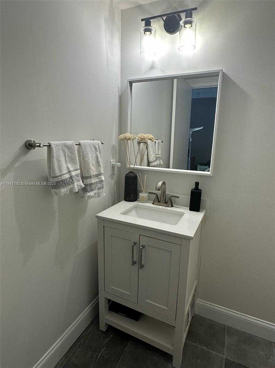Small Image of 185 SOUTH WEST 7TH ST #4105, Miami Number 34