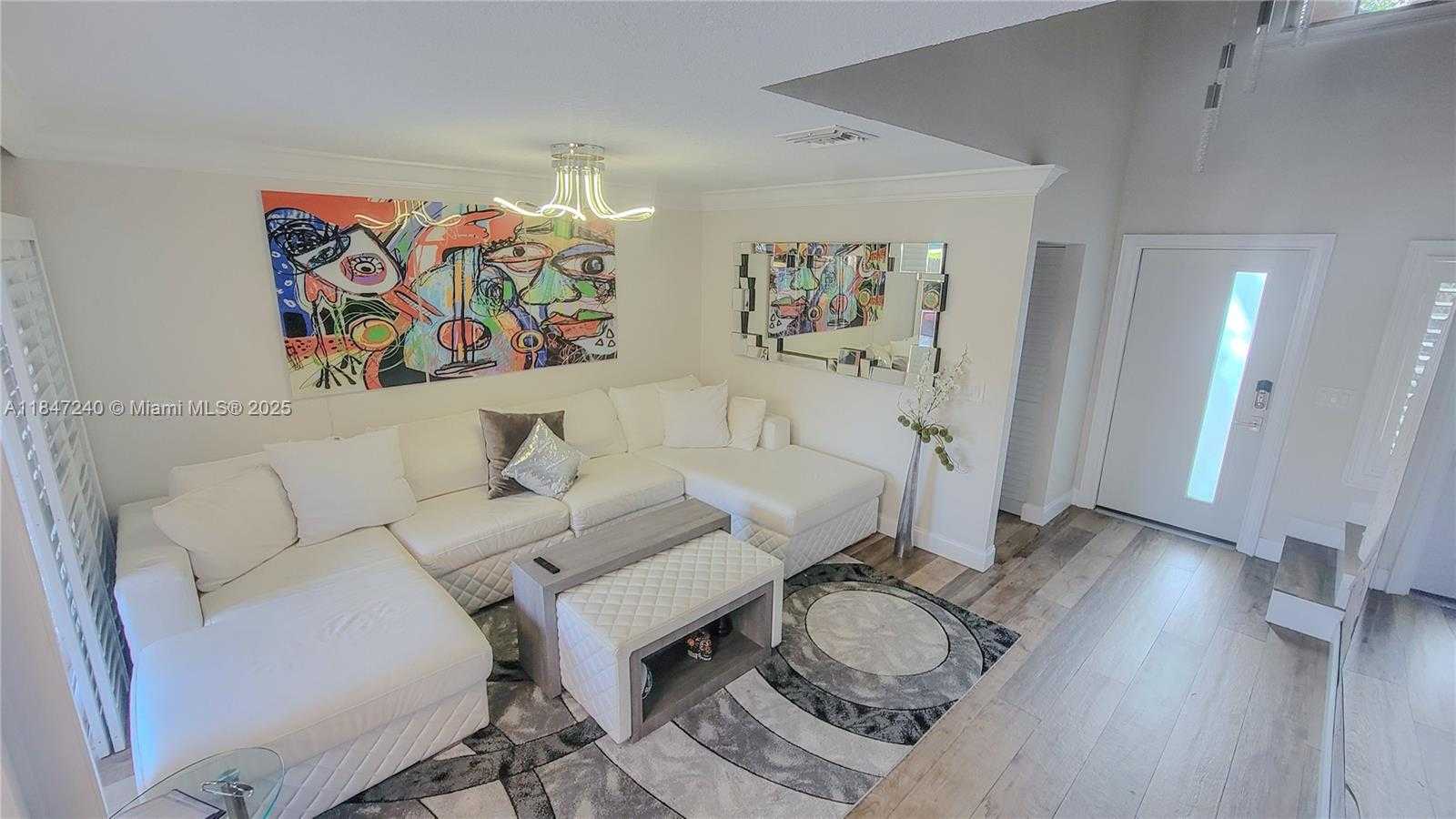 Small Image of 9894 NORTH WEST 2ND CT, Plantation Number 3