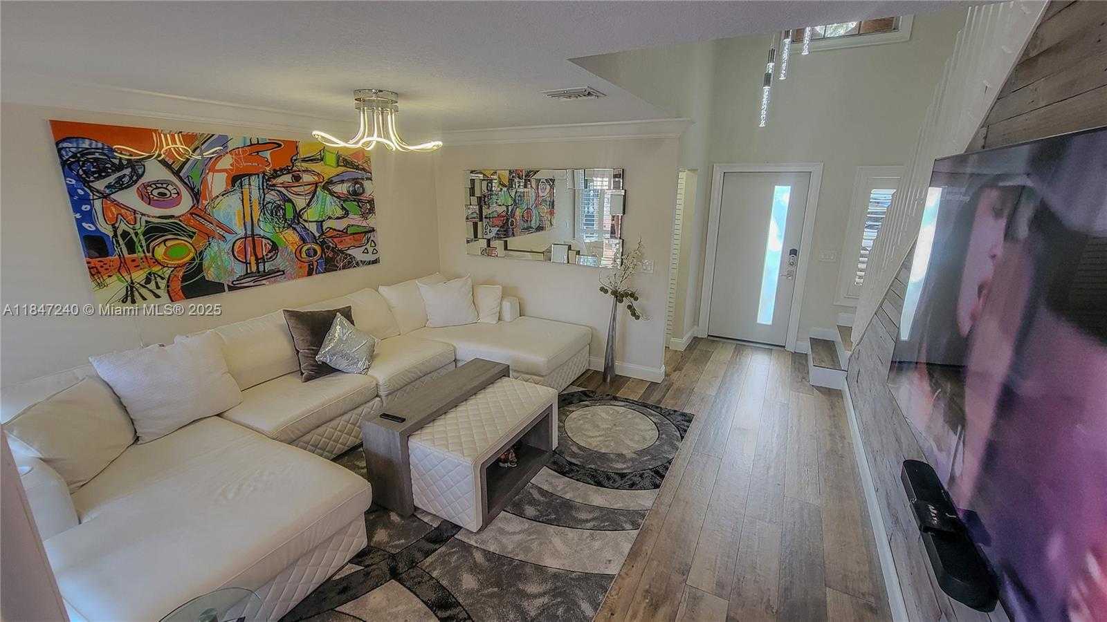 Small Image of 9894 NORTH WEST 2ND CT, Plantation Number 5