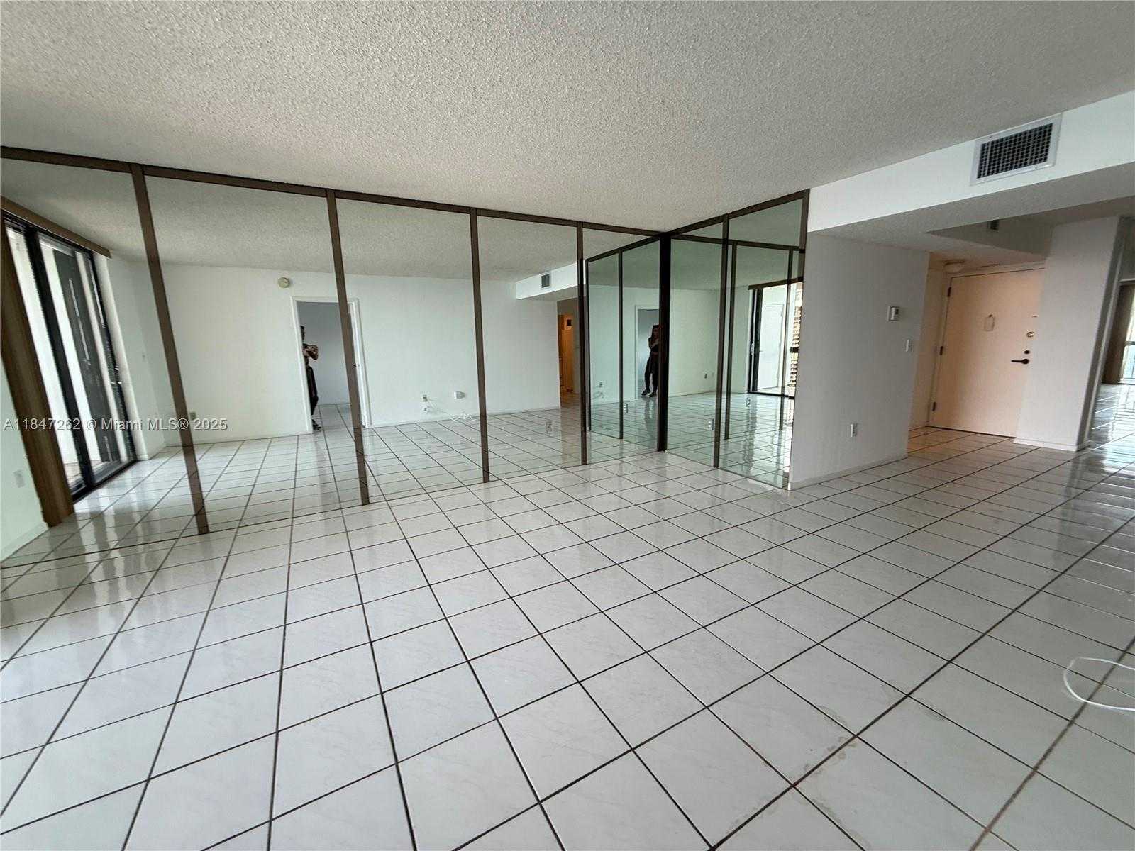 Small Image of 2333 BRICKELL AVE #1603, Miami Number 4