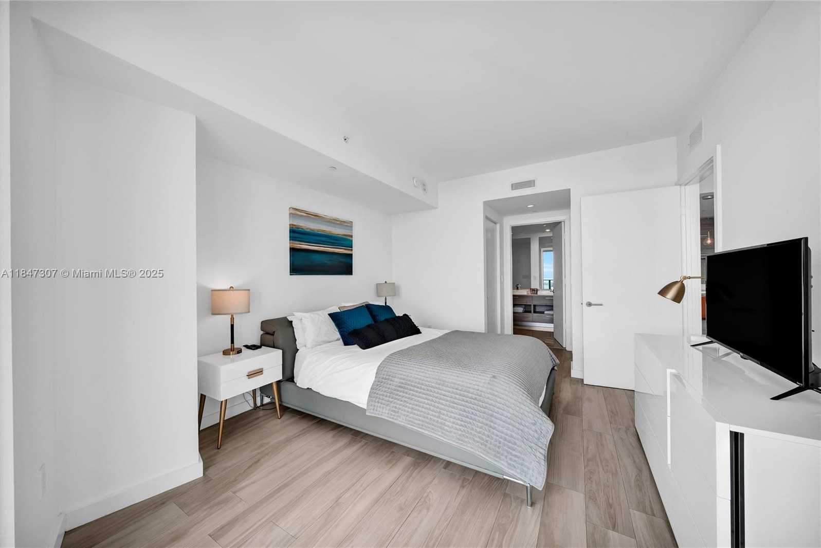 Small Image of 1300 SOUTH MIAMI AVE #4402, Miami Number 18