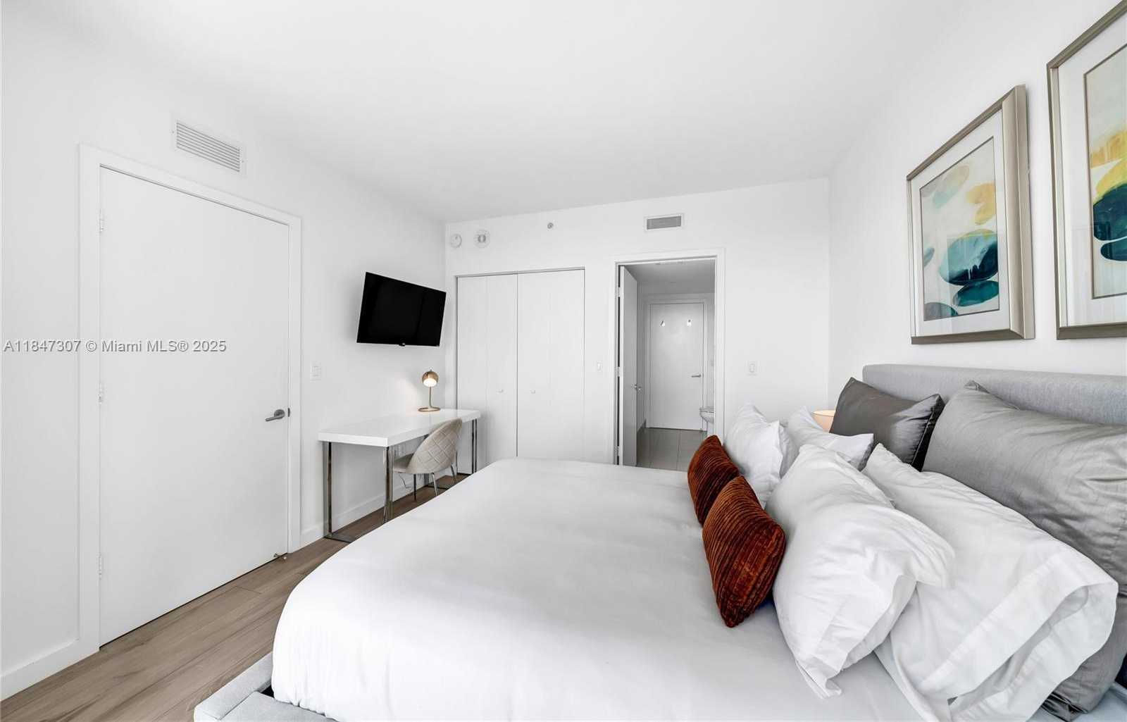 Small Image of 1300 SOUTH MIAMI AVE #4402, Miami Number 27