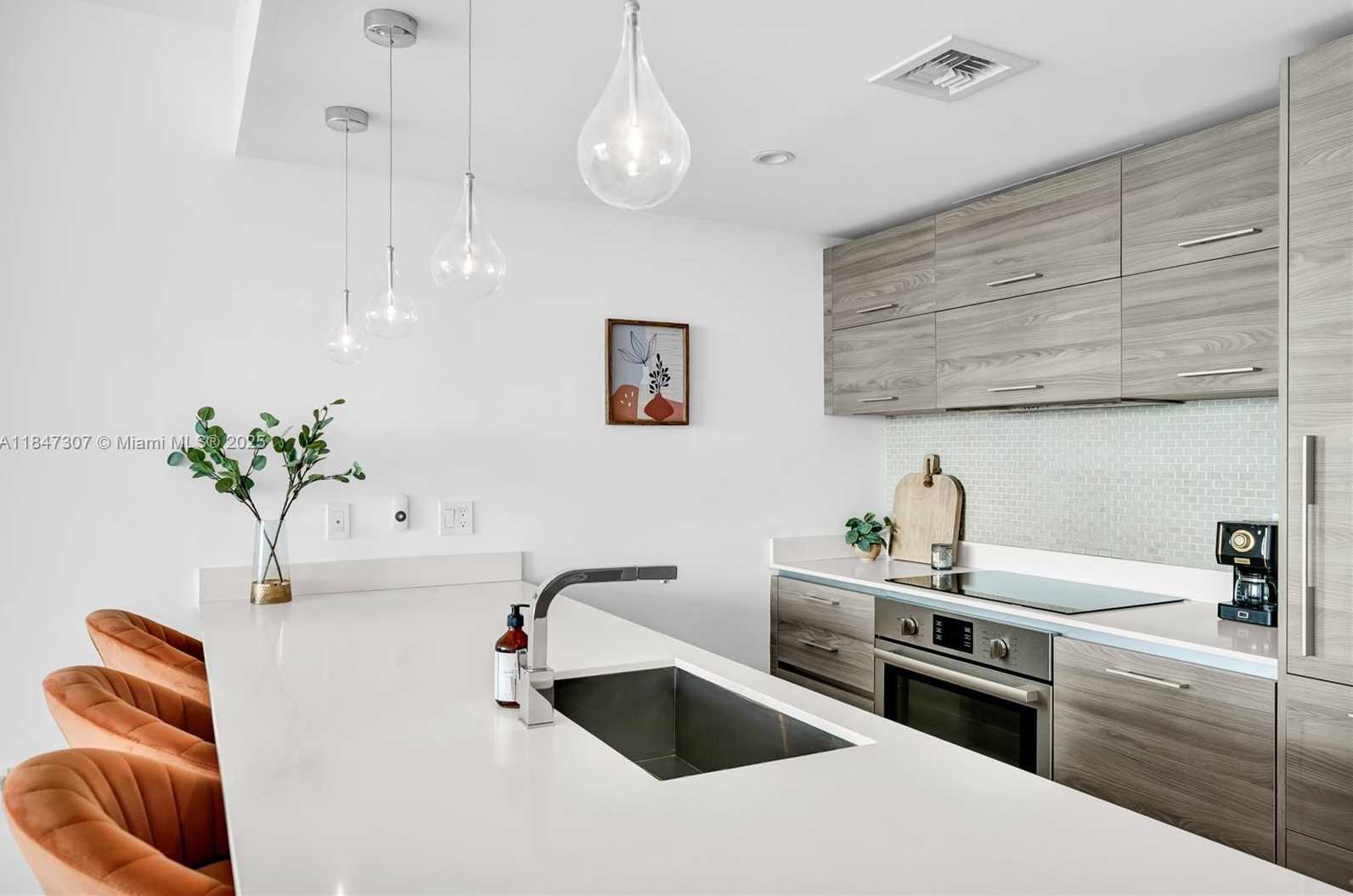 Small Image of 1300 SOUTH MIAMI AVE #4402, Miami Number 9