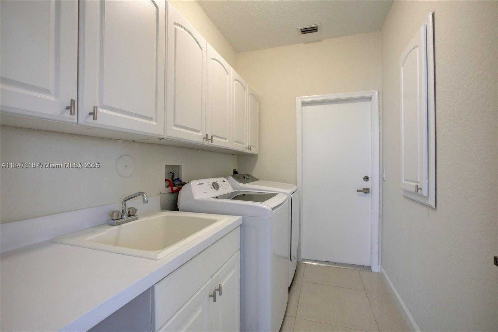 Small Image of 2536 EAGLE RUN COURT, Weston Number 28